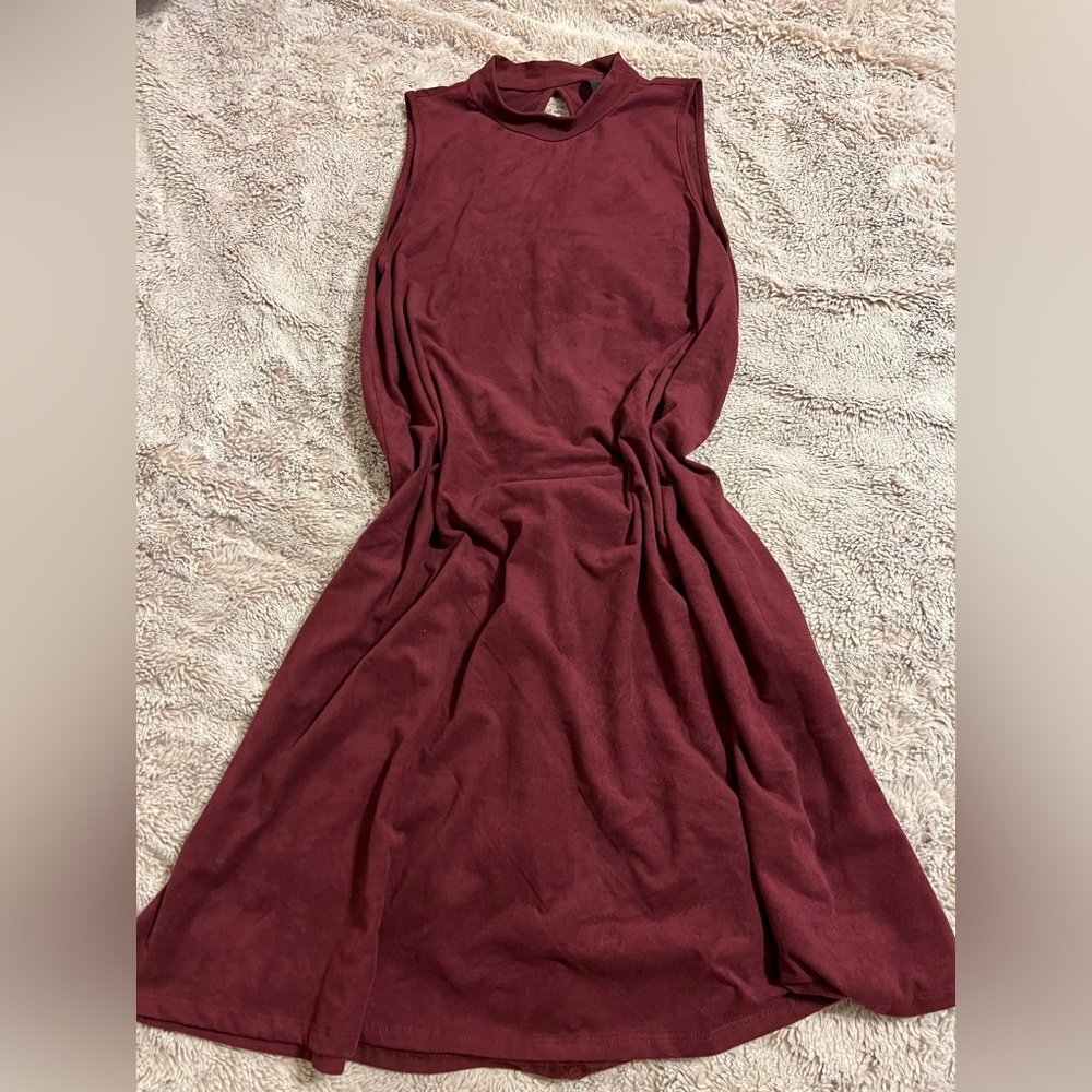 Supper cute sleeveless dress. The material is so smooth and soft